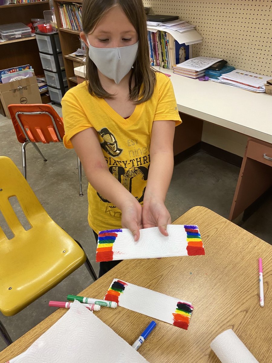 Palm Terrace Elementary Extended Day Enrichment Program are growing rainbows. #rainbow #makingrainbows #grow #STEM #science #edep #Palmterrace #elementary #volusiacounty 🌈🌈🌈