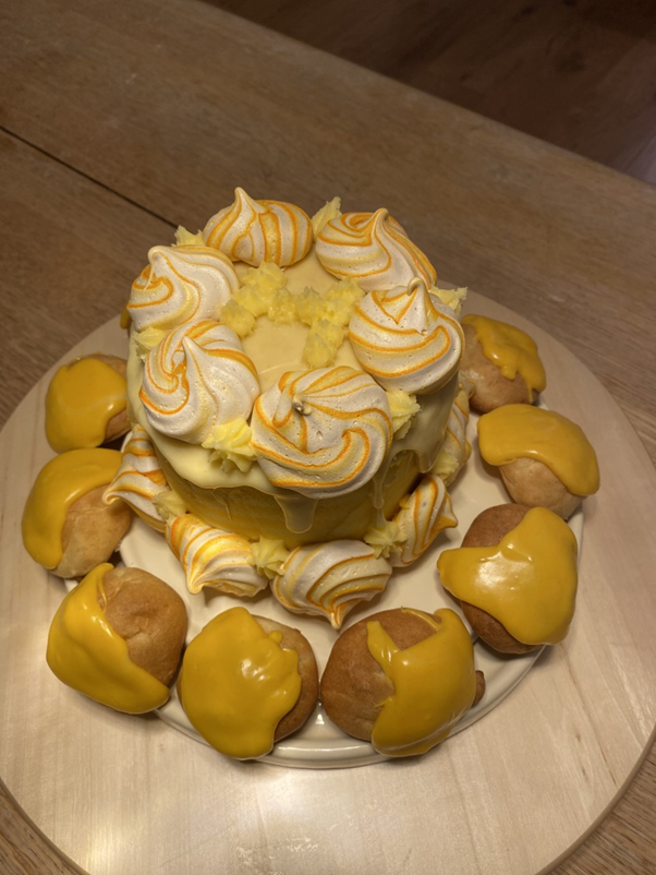 warnefordhead's tweet photo. Congratulations to Sophie, the winner of this year's Great Warneford Bake Off! A technical tour de force and you can definitely tell it has a Hampton House theme. A shame I didn't get to taste it! https://t.co/uHij8nNxM4