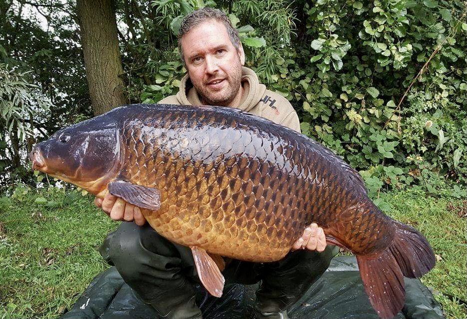 jhbaits's tweet photo. #ThrowbackThursday when the main man Jason Holden had a mega run of big fish at Bluebell Lakes Kingfisher Lake. Using the KLF Jason managed this gorgeous 40lb common which is now known as ‘Jays Common’.

#JHBaits #nocompromiseonquality #HighAttract #thefuture #karpfenangler #KLF https://t.co/G2wFzXIg1R