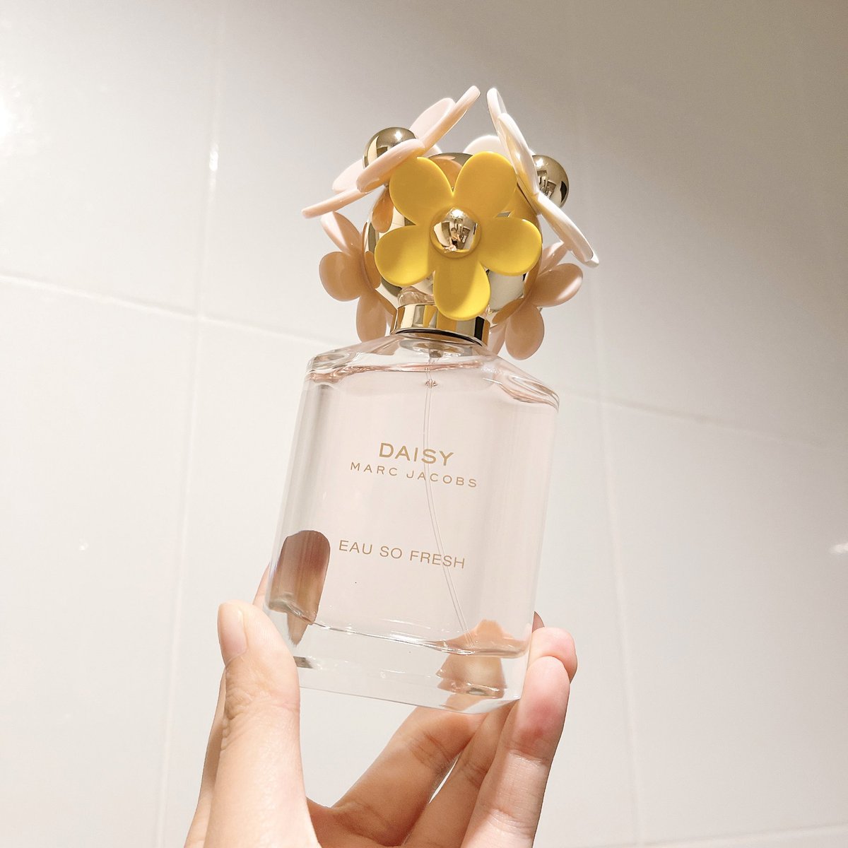 jenitalks's tweet photo. ในบรรดา Daisy ของมาร์คจา ชอบรุ่นนี้มากที่สุดด หอมมอะไรขนาดนั้นนนคะะ กลิ่นโคตรจะน่ารักก fruity floral หวานนสดใส ไม่เลี่ยนน ฉีดได้ทุ้กวันน https://t.co/LMDtw8n2z5