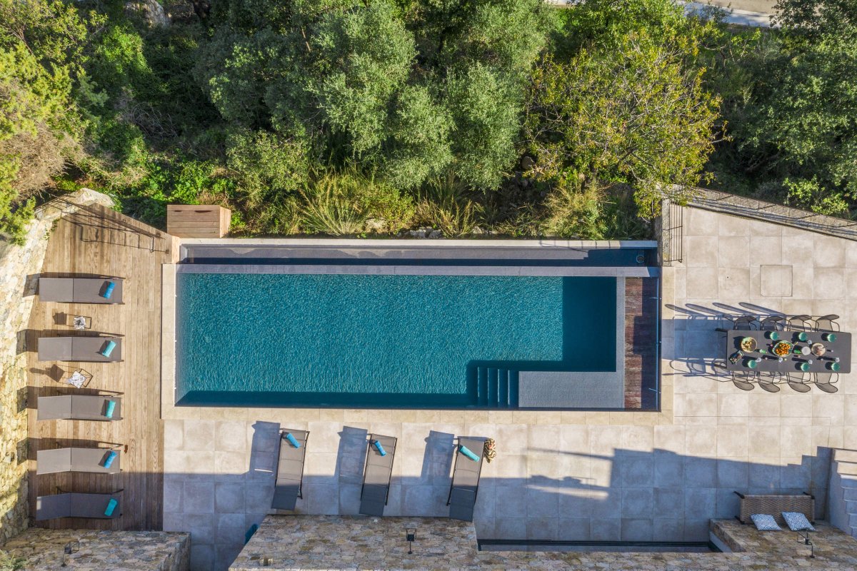 OPTIMUMVIP's tweet photo. Get away, some sun, fresh air and peace! Relax and enjoy! Private swimming pool! Then enjoy a BBQ with friends and family on the sea or in the country side! A nice cocktail in the evening with beautiful sunsets. Explore our villas selection https://t.co/uB3n7nyJGJ #villa #rental https://t.co/uJPDISkagG