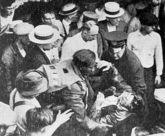EDNcom's tweet photo. #OnThisDay in #TechHistory, Garrett Morgan, an #inventor who designed life-saving devices like the gas mask and three-position traffic signal, was born #EDNMoments #safety #engineering
https://t.co/xl9T12FUO3 https://t.co/WuubReKoHN