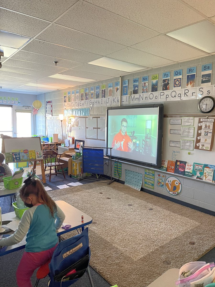 Mrs_Cooks_Class's tweet image. Thank you @LouisWBIR for making videos for #ReadAcrossAmericaWeek. Thanks for talking about why reading is important!