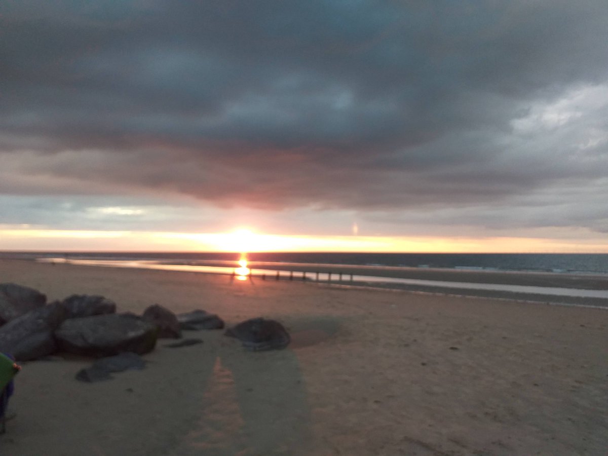 Sharonmuskebear's tweet image. #MarchPhotoADay
#Landscapes
The first 2 pics are from where I currently live. The last 2 are from my home county of Lancashire. The sunset one is mine, the others are ....not!😉😄