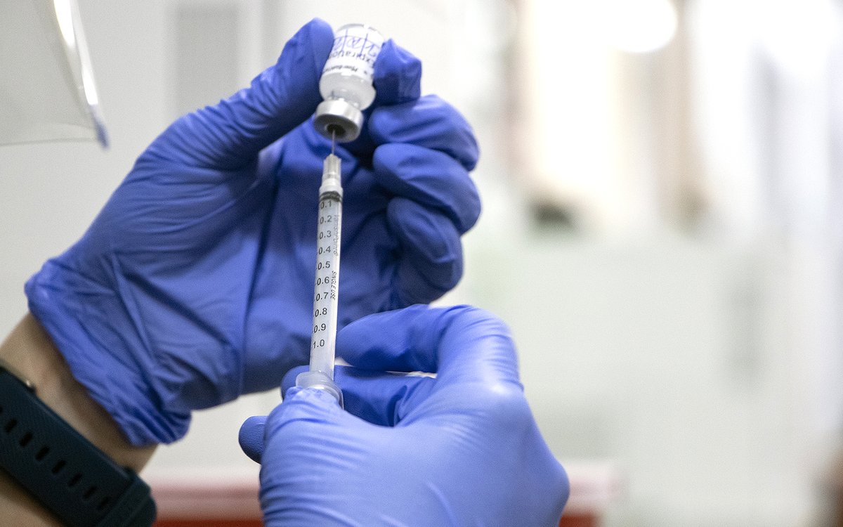 UPDATE: Starting today, we’re scheduling #COVID19 vaccine appointments for people 65 years and older, in addition to healthcare workers who cannot do their jobs remotely. Make an appointment, check appt. availability, and learn more. ➡️ bit.ly/3e2YlHG 

#COVIDvaccine