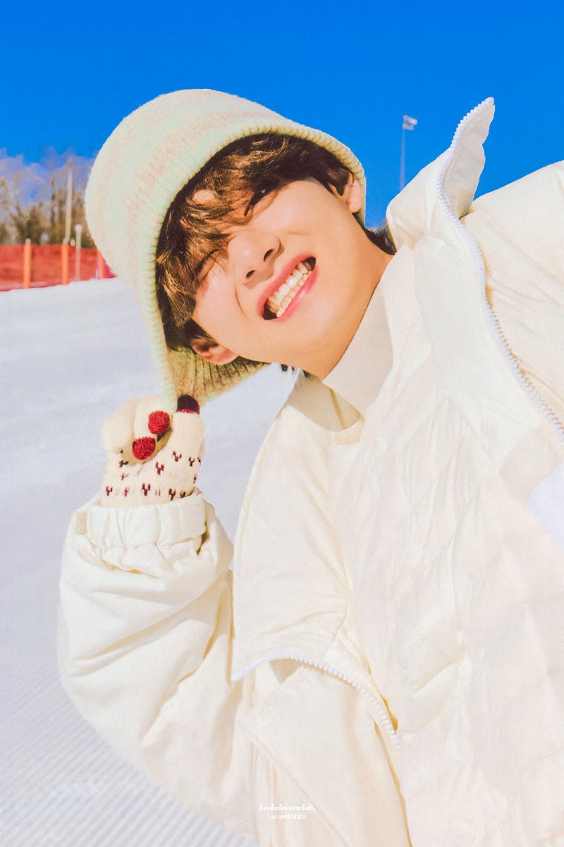 kookvloversclub's tweet photo. 🤍𝟮𝟬𝟮𝟭 𝗪𝗶𝗻𝘁𝗲𝗿 𝗣𝗮𝗰𝗸𝗮𝗴𝗲 ☃️❄️
https://t.co/GIooy4nyoS
https://t.co/sruiWIcALc
https://t.co/PAfONAxnV5
https://t.co/aTOLcpVzAm

cr. @9510137S 
#정국 #태형 #뷔 #JUNGKOOK #TAEHYUNG #V @BTS_twt https://t.co/HfNYSwnvMm