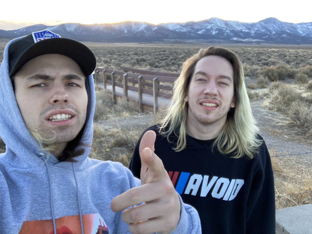 AVOIDKICKSASS's tweet photo. Good morning from a Nevada rest stop ⚡️ https://t.co/NQbfTmQIyt