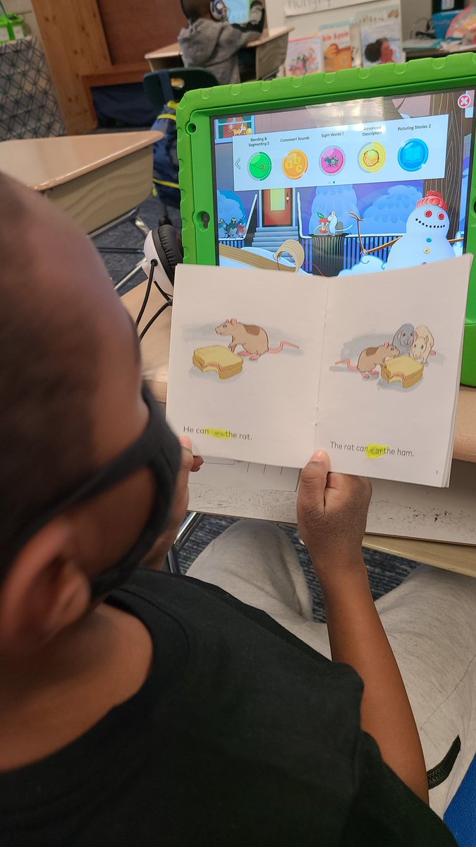 MECME_K's tweet photo. Learning to read in Kindergarten is the best!@MECME_School https://t.co/Fx4e8q0pgX