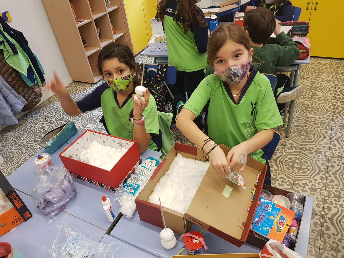 escolapiabalmes's tweet photo. A 3r de Primària preparem les caixetes pels Ninos de neu fets amb fang a l'hora de Plàstica
#3priepb
#primariaepb https://t.co/0sQDD9vvrB