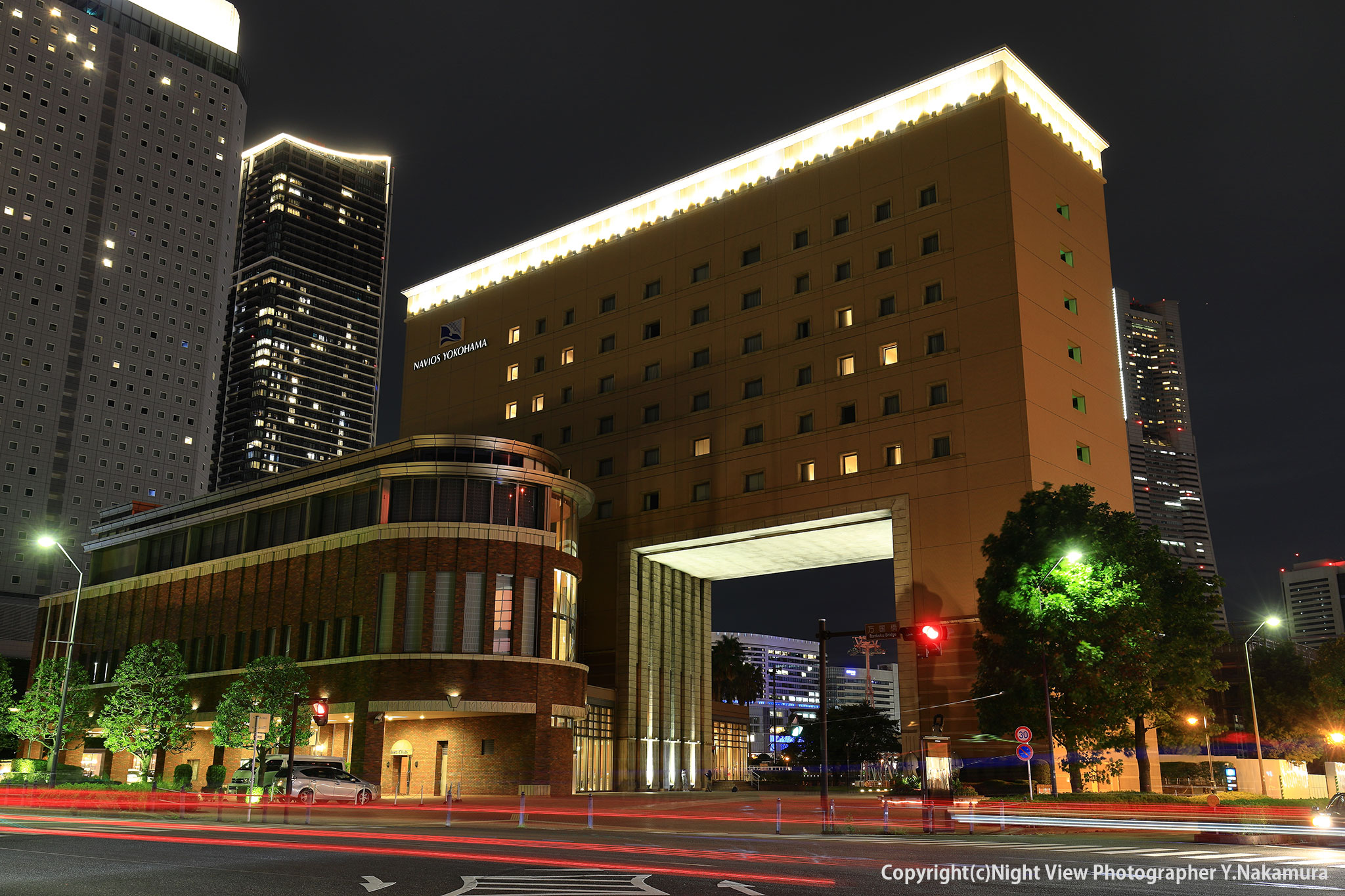 夜景写真家 台湾夜景コンシェルジュ 中村勇太 横浜の夜景ホテル みなとみらいにあるナビオス横浜 客室からは みなとみらいに広がる都会と海の景色を楽しむことができます 今回は 客室から見える夜景をご紹介いたします T Co Vgtumlou32