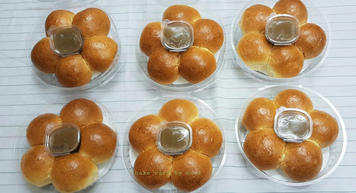 nuch_noot702's tweet photo. เป็น baker แนวอินดี้ ก็งี้แหละ
พอลูกชายมาทวิตก็จะอารมณ์ดี ขนมปังวันนี้เลยเป็นรูปดอกไม้บ้าง หัวใจบ้าง สดใส  อุ๊งอิ๊ง งุงิ 
@peckpalit 
#702MissUtoTheMoonAndBack
#MyHeartisBack ❤
#เป๊กผลิตโชค 
#PeckPaLitChoke https://t.co/GHNUpyvio4