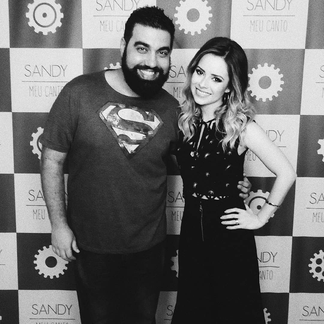felipemabrantes's tweet photo. Saudade de um encontro pra lá de especial e depois curtir um show impecável, né? 🤍

#tbt #2017 #sandy #sandyleah #camarim #sandymeucanto https://t.co/ifttpgaDBa