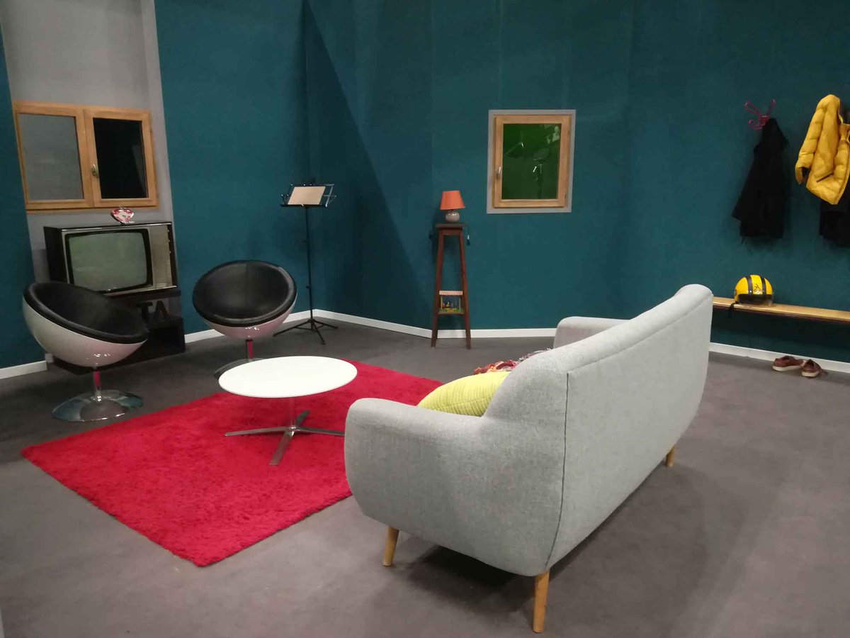 CineCreatis_'s tweet photo. Les étudiants de 1re année de #Montpellier ont fabriqué un appartement. Tout y est : canapé, frigidaire, salon et même porte et fenêtre !
Ils ont été accompagnés par Philippe Ramousse, chef-constructeur à France Télévision.
L'article &amp; les photos ➡ https://t.co/mgG36ApxGC https://t.co/AN0uIk5eyd