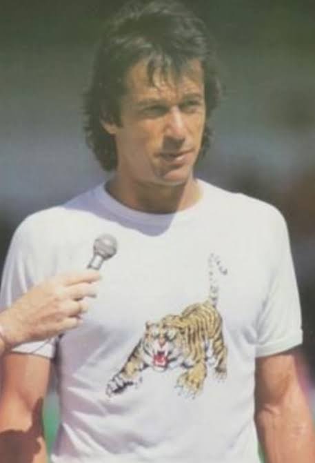 Clear , transparent, passionate and profound - PM <a href="/ImranKhanPTI/">Imran Khan</a> we are proud and we are steadfast.

The struggle continues for a corruption free Pakistan.
#BehindYouSkipper
#PMIKSpeechToNation