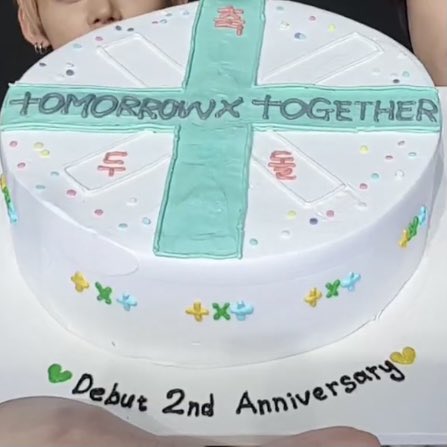 stantxtcowards's tweet photo. 2 YEARS WITH TXT

#2MagicalYearsWithTXT
#소중한_봄의_추억_데뷔_2주년
@TXT_members @TXT_bighit

(photo credits to the owners) https://t.co/BgMASqOp6M