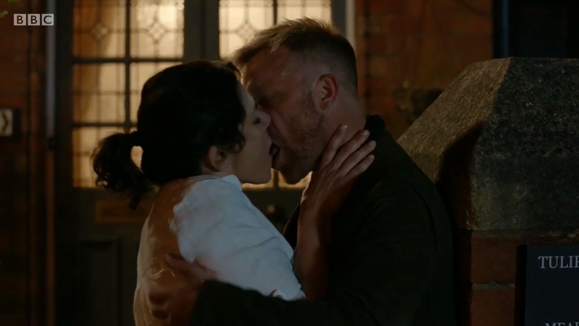 𝗗𝘆𝗹𝗮𝗻 𝗞𝗲𝗼𝗴𝗵 

18+. au portrayal. seeking mains&amp;storylines. ships w/ @CiaraBCassidy. rp/parody account. casualty fandom. crossovers welcome. rt’s appreciated.