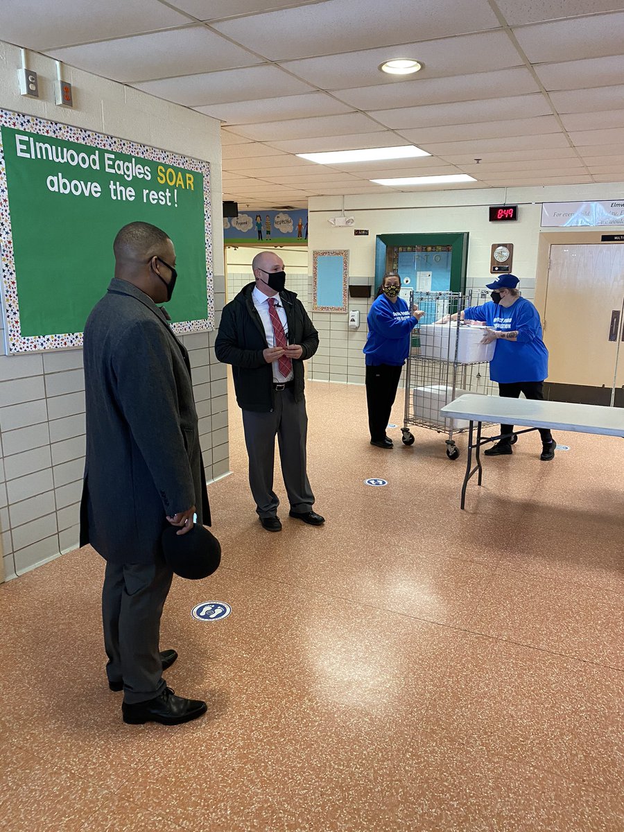 Roberts_GeorgeA's tweet photo. Welcoming cohort B students this morning @McCormickES, @elmwoodes, and @AllisonMyersWO with @BCPS_Sup and staff. Great to see students return and in-person instruction resuming. Thank you Team @BaltCoPS for all your hard work! https://t.co/0EByuRBxgK