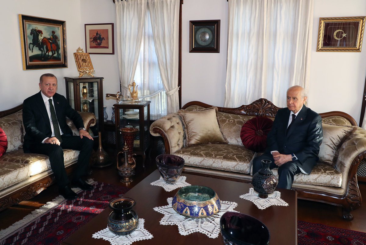MHP_Bilgi's tweet photo. Cumhurbaşkanımız Sayın Recep Tayyip ERDOĞAN, Genel Başkanımız Sayın Devlet BAHÇELİ'yi evinde ziyaret etti. https://t.co/yyNJotLdWK