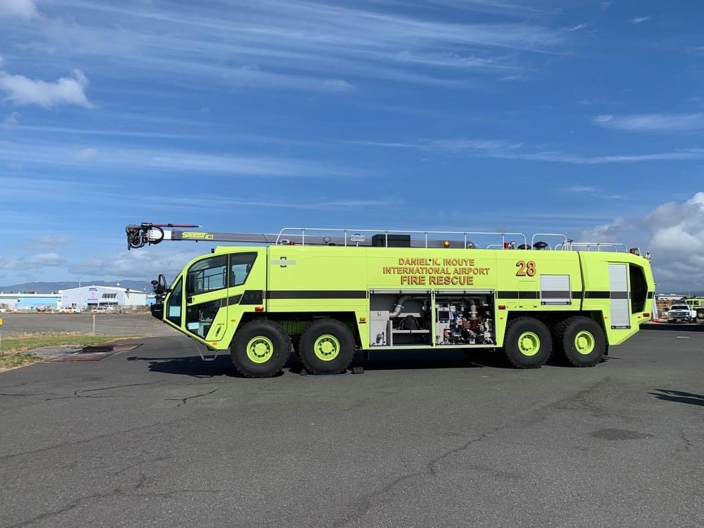 Congratulations Honolulu International Airport on your new Oshkosh Global Striker!!

What a beautiful unit! The airport will take delivery of their new apparatus soon! This Striker carries 4500 gallons of water... now that is impressive!