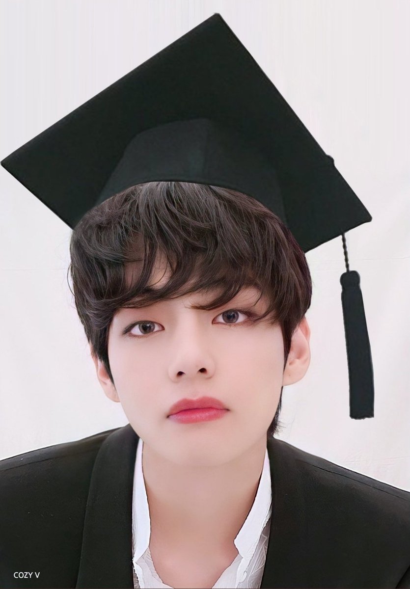 Vante12151149's tweet photo. @vote4kths Congratulations Taehyung on your graduation!!
#CongratulationsTaehyung #ProudOfYouTaehyung
#GraduationTaehyung https://t.co/MzomacxIhD