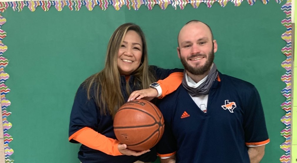 rdabello27's tweet photo. Standing tall today with my Accountability Partner, one of the best coaches we have, Coach Joshua Gross! 🏀 #SHSTwinning @SHS_Mustangs  @RunMustangsRun                        @SHSCoachGross                           📸credit: @MrsSedberryJr https://t.co/7wwnnaETFu