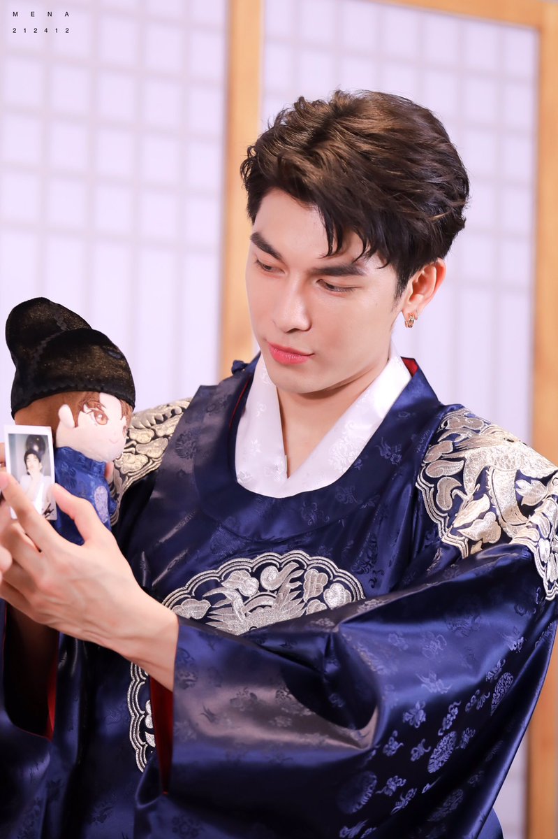 mena_212412's tweet photo. 210304 Mew • Suppasit
น้อนมิวคนเล็กกับน้อนมิวคนโต ~

#MewSuppasit https://t.co/n2klAXSntW