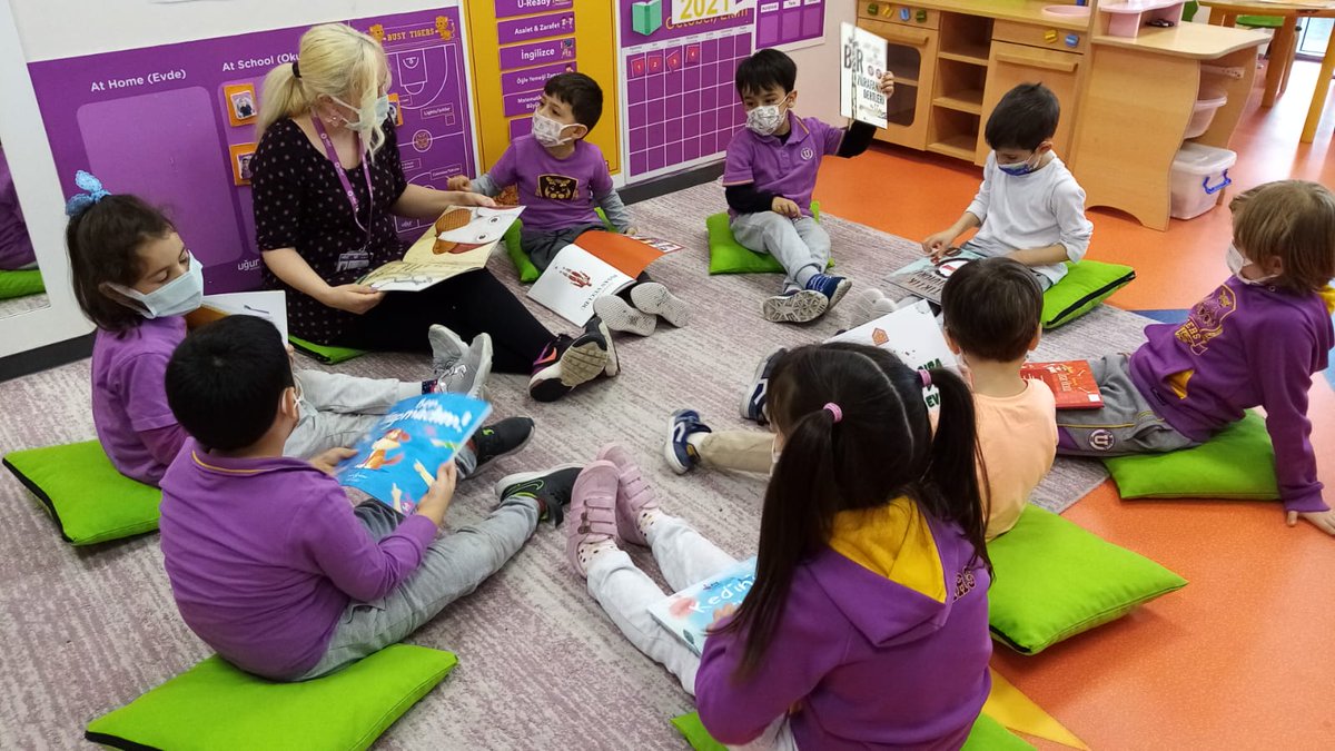 #UğurOkulları olarak #5Dil2beceri eğitim yaklaşımımız kapsamında uyguladığımız #kitapbenim projesiyle okul öncesi öğrencilerimiz ile her gün 20 dakikalık kitap okuma etkinliğimizi gerçekleştiriyoruz.📚
<a href="/ardaergez/">Arda ERGEZ</a> 
<a href="/elifkarakusugur/">Elif Karakuş</a> 
<a href="/Gozde_Gencer/">Gözde GENÇER</a> 
<a href="/TYorulmazlar/">Tuğçe Lale Yorulmazlar, MA</a> 
<a href="/meltemsaricii/">Meltem Duygu SARICI</a>