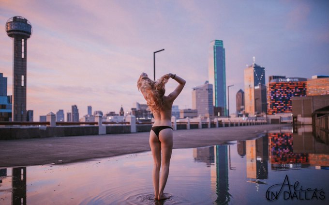 Sometimes I feel like I&rsquo;m living in a dream 🖤✨ https://t.co/yXfC40mOZX