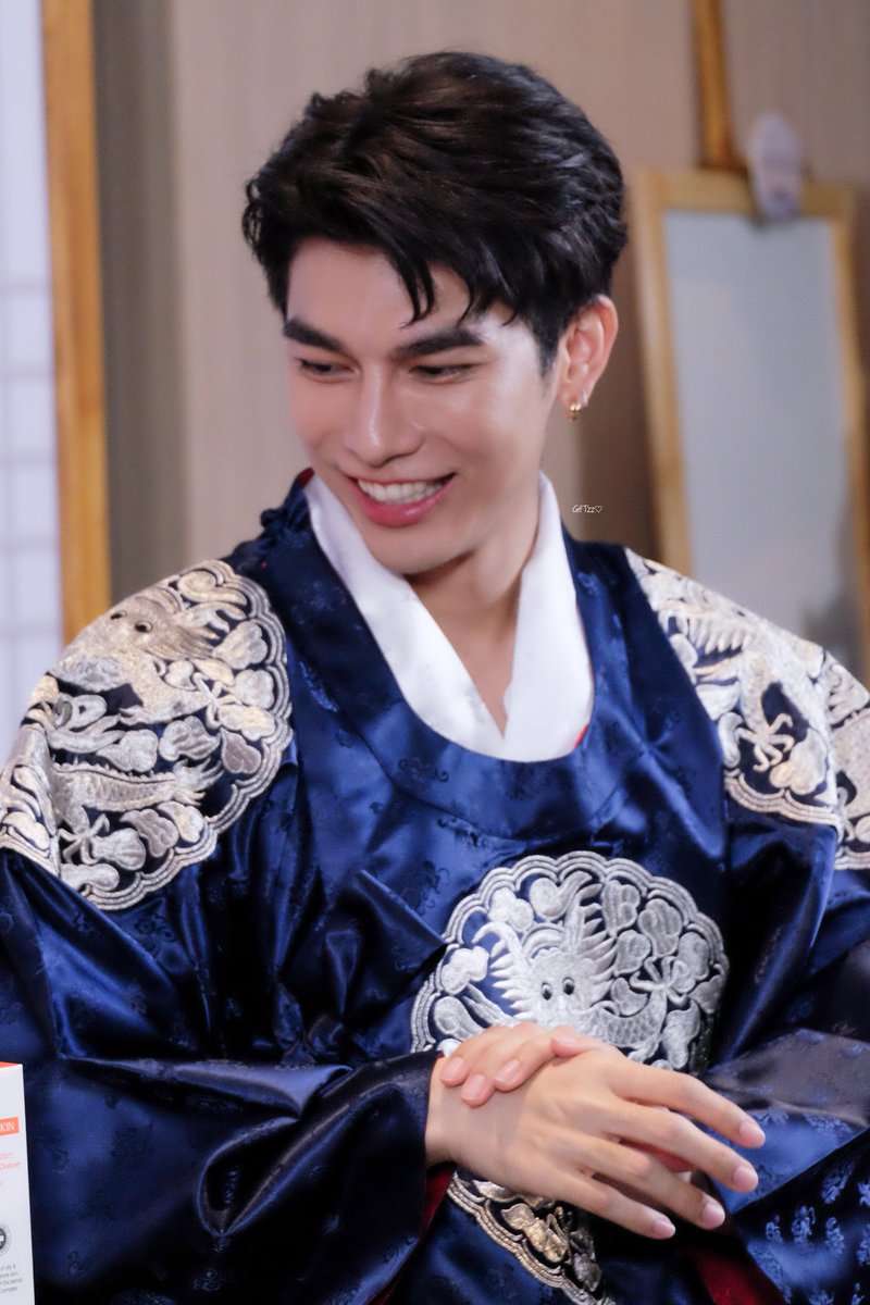iamyourgift_'s tweet photo. I'm falling in love with your smile :)
@MSuppasit ❤

//รูปเบลอรู้แหละ แต่อยากลง 😊 
#MewSuppasit https://t.co/wuSnySmNZ5