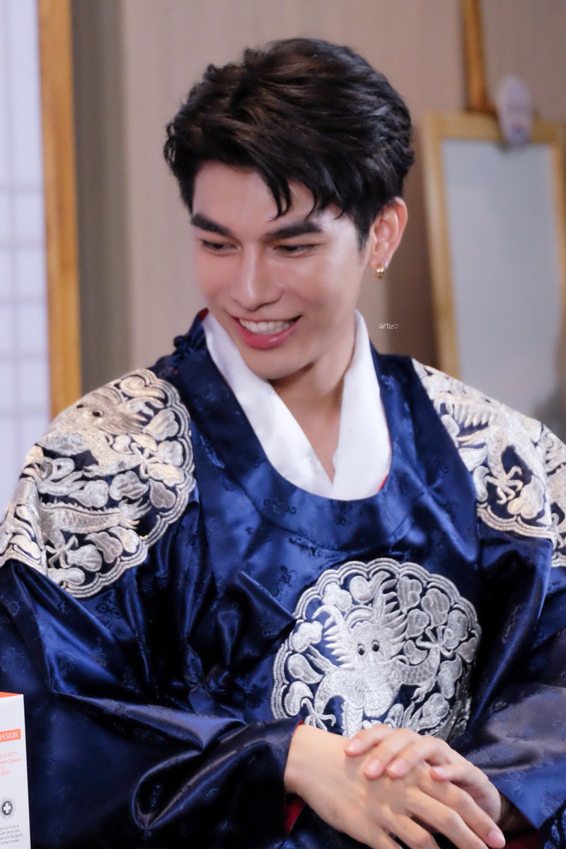iamyourgift_'s tweet photo. I'm falling in love with your smile :)
@MSuppasit ❤

//รูปเบลอรู้แหละ แต่อยากลง 😊 
#MewSuppasit https://t.co/wuSnySmNZ5