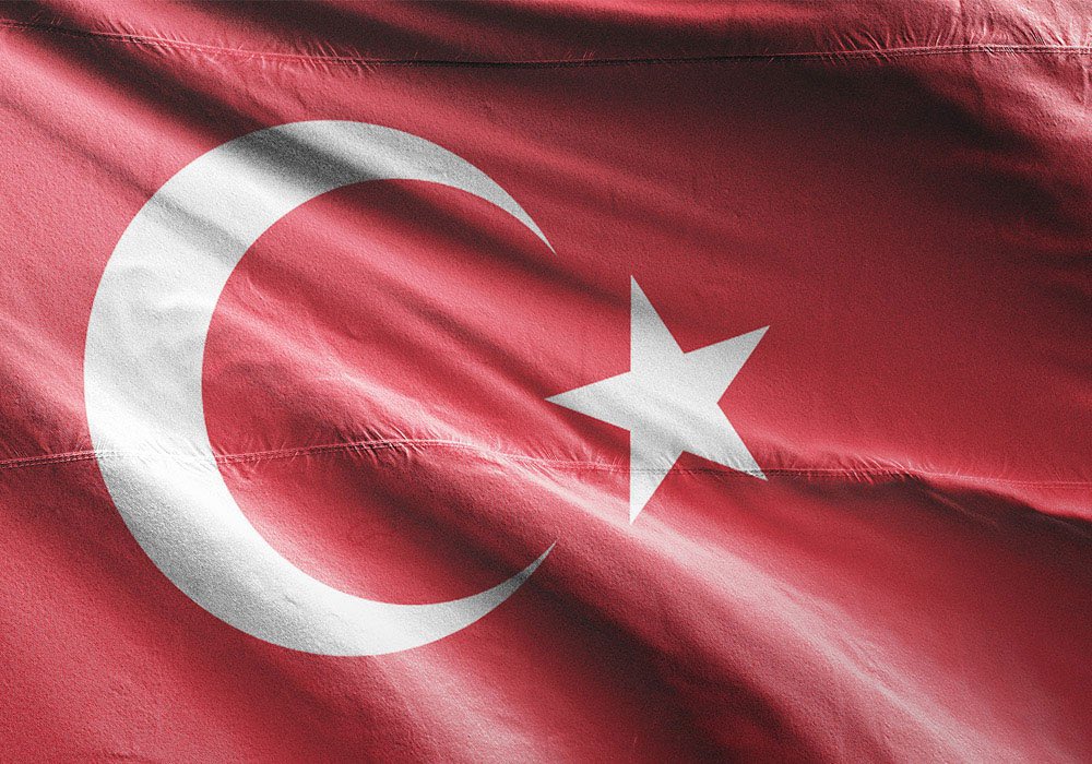 Trabzonspor's tweet photo. Türk Silahlı Kuvvetleri’ne ait askeri helikopterin Bitlis’in Tatvan ilçesinde düşmesi sonucunda şehit olan kahraman askerlerimize Allah’tan rahmet, ailelerine ve ordumuza başsağlığı, yaralı askerlerimize de acil şifalar diliyoruz. https://t.co/PFemXlYc2q