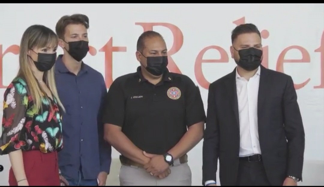 La instalación de placas solares en la estación de Bomberos de Cataño es una realidad, gracias a @DirectRelief y @SolarResponders, junto con los comisionados Javish Collazo de @Bomberos_de_PR y Dr. José Colón Grau @CEMPRESTATAL y con el alcalde @FelixDelgadoPR