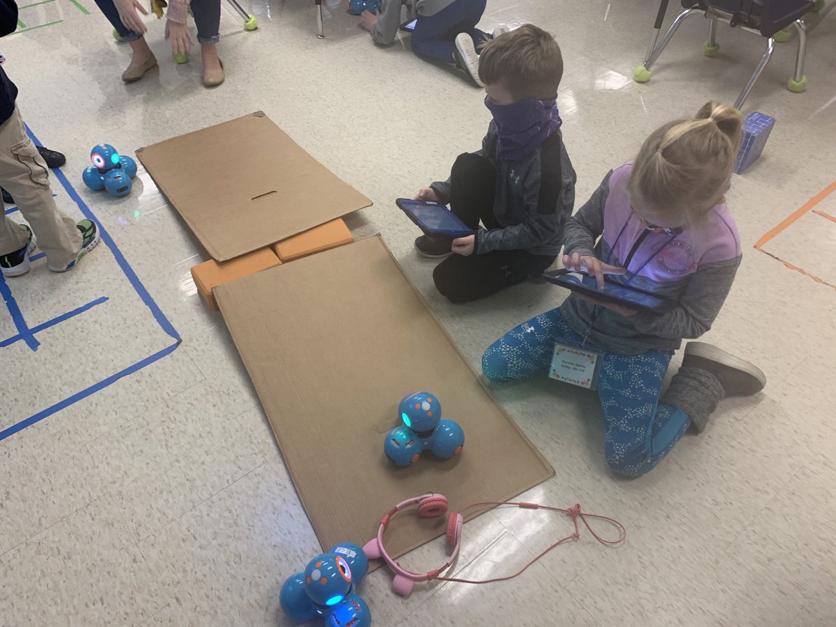 1st graders learning how to code using Scratch Jr and DASH robots. Thanks ⁦<a href="/CoachBerg142/">Leslie Berg</a>⁩ for letting me hang out with your students they are amazing!!
⁦<a href="/curriculumcook/">Andrea Cook</a>⁩ ⁦<a href="/BoroPantherNews/">Springboro Schools</a>⁩