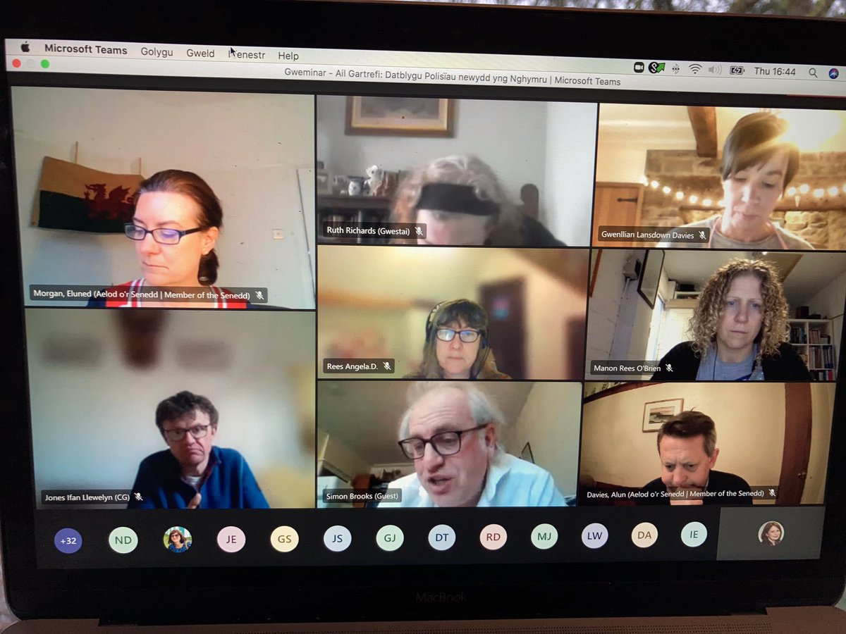 GwennoFfrancon's tweet photo. Balch o gyfrannu i webinar yn cyhoeddi a thrafod adroddiad @Seimon_Brooks_ ar #AilGartrefi wedi’i gomisiynu gan @Eluned_Morgan y @colegcymraeg @AcademiHTeifi Seimon yn ôl ei arfer yn dreiddgar a thrylwyr ei ymchwil ac yn cynnig argymhellion adeiladol i @LlywodraethCym ac eraill. https://t.co/ux9KjkyZR6