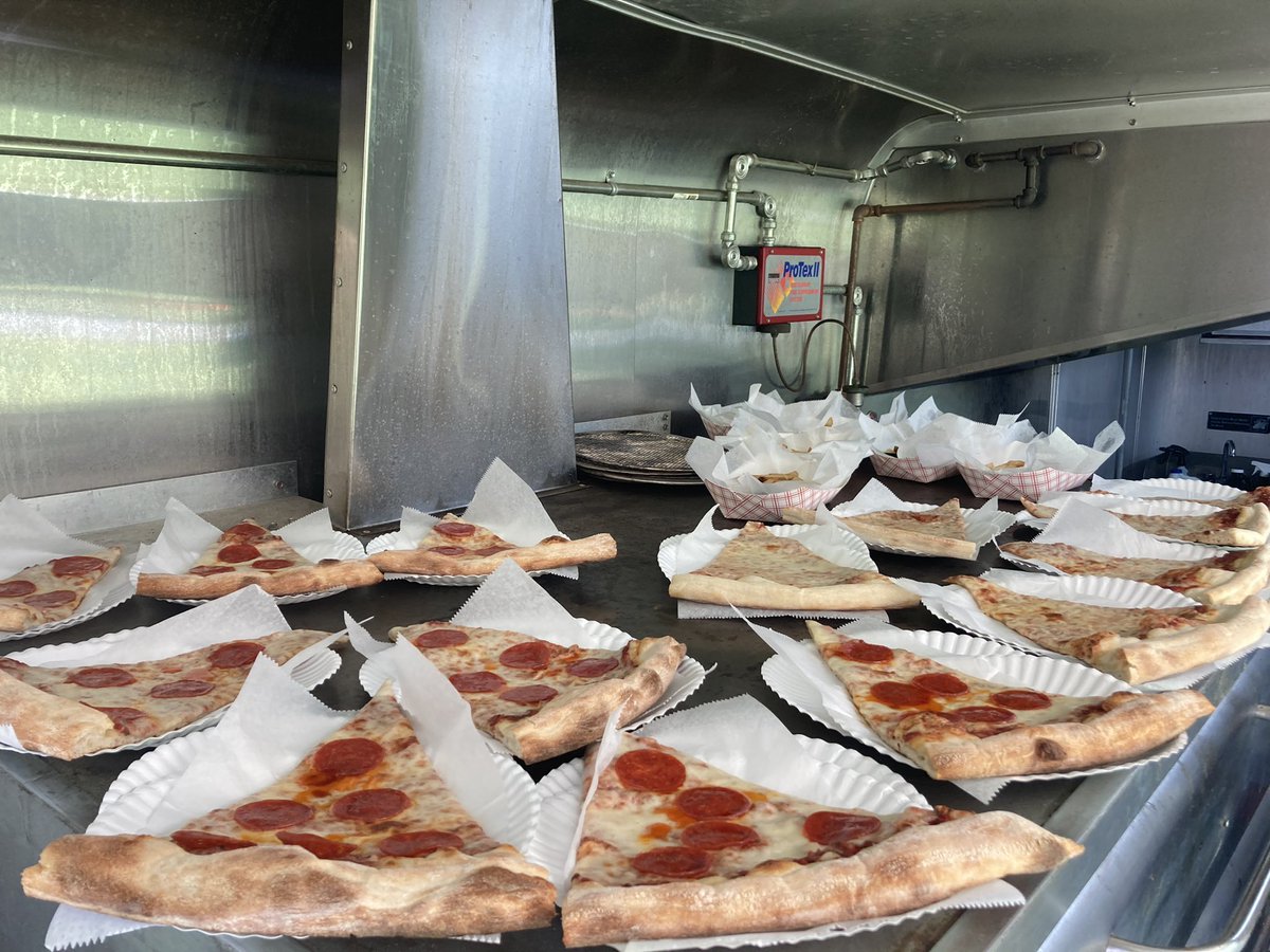Now this is what I’m talking about #miami WE HAVE THE #BESTPIZZA BOOK US - friendly customer service via email pizzazillamiami@gmail.com PUBLIC OR PRIVATE EVENTS/LOCATIONS 🤤🤤🍕🍕🍕