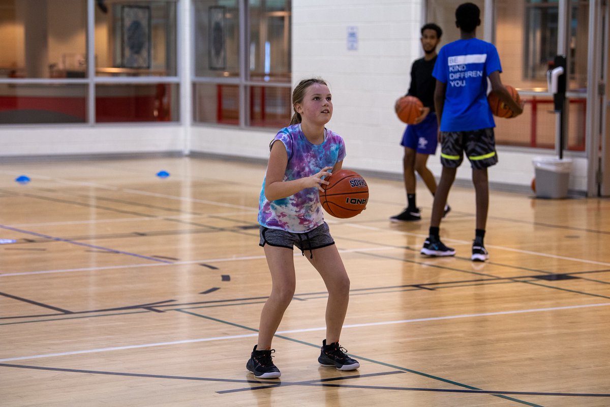 Jumper checklist 🌊📋

1️⃣Feet + Shoulders squared &amp; balanced✅
2️⃣Knees bent (get low) ✅
3️⃣Focused 👀 but relaxed✅
4️⃣Hand placement on the 🏀 (T with thumbs)✅
5️⃣Shoulders are squared with the rim🎯✅
6️⃣Shoot confidently😤✅

Flick that wrist and hold that follow through 🔑