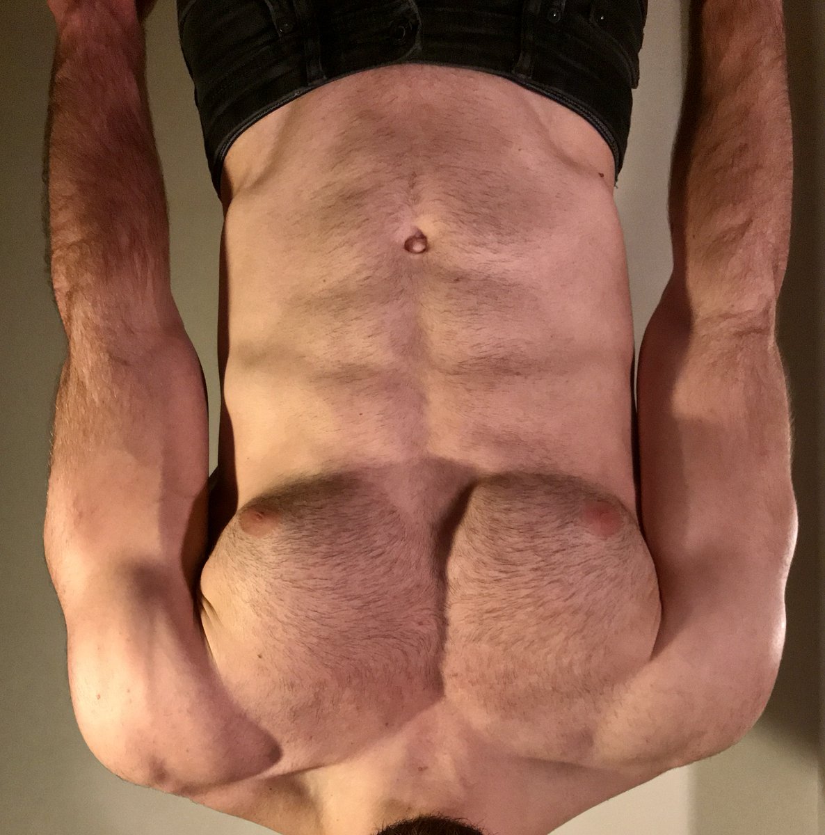 beracq's tweet photo. upside down #muscle #fitness #gay https://t.co/4s2RSSuQdz