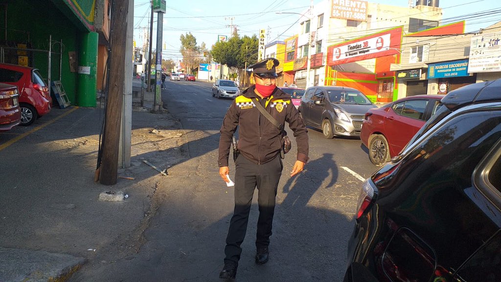 EnlaceTAguilas's tweet photo. Por lo pronto, y gracias a la chamba permanente d la zona de @OVIALCDMX ya está despejada la vialidad en Calzdelas Águilas altura PteColorado y la circulación fluye en ambos sentidos. Gracias #JEFEHALCON #K5 @En_LasAguilas @LomaAguilassur @PORLASAGUILAS @VillaVerdunAC https://t.co/hevRYab9fq