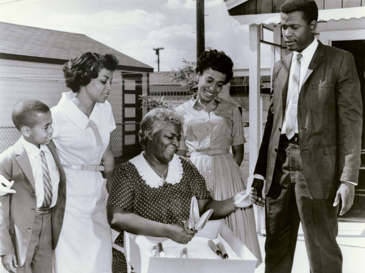 englewoodelaine's tweet photo. @CoachPSays https://t.co/pFuQqp3KuH
1961-A Raisin in the Sun—the original for all you youngsters. An insurance check and a dream. Chicago. #LorraineHansberry (play), #SidneyPoitier, #RubyDee, #ClaudiaMcNeil, #DianaSands, #StevenPerry. #redlining #racism https://t.co/2ZRztgKnED