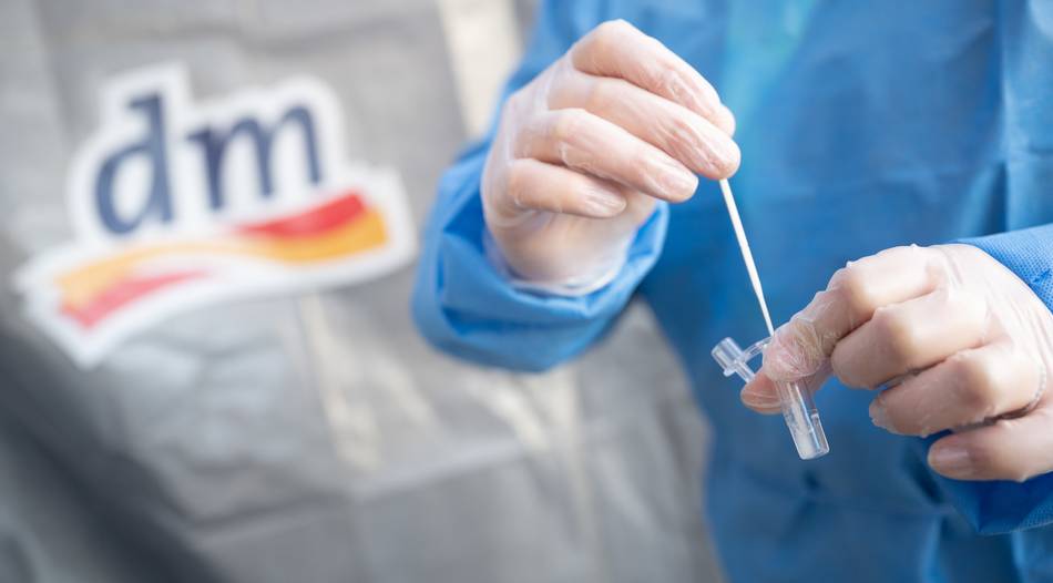jeperego's tweet photo. #Germania La catena di drogherie #DM si prepara ad offrire test antigenici rapidi gratuiti in centri appositamente allestiti di fronte alle sue 2040 filiali tedesche. Il progetto pilota parte dal Baden-Württemberg dove in questo mese saranno costruiti i primi centri. https://t.co/cS5kfF0h8y