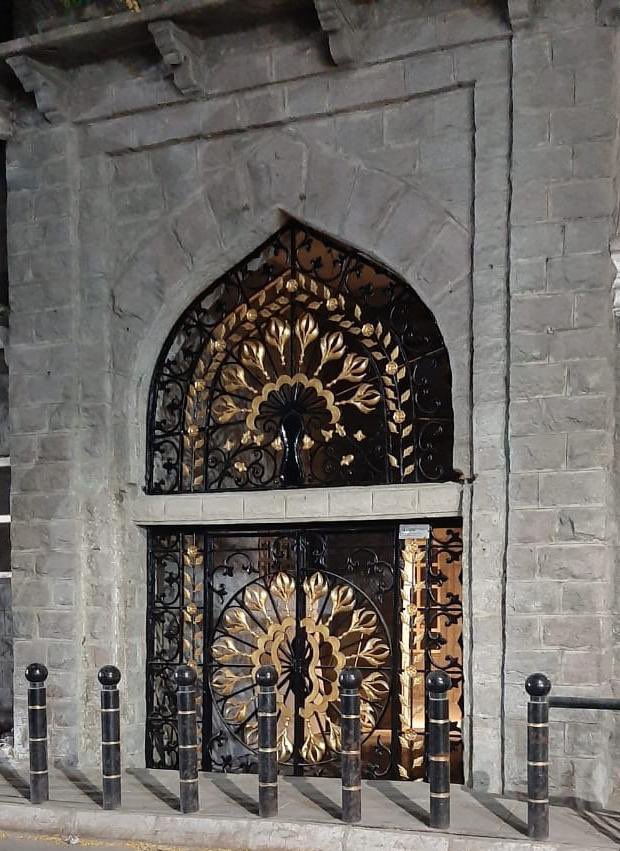 arvindkumar_ias's tweet photo. The grand entrance gate of #MJMarket restored to its original shape and colours .. https://t.co/j9abL9oGhU