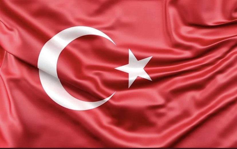 #Bitlis ilimizde meydana gelen helikopter kazasında şehit olan askerlerimize Allah'tan rahmet, kederli ailelerine sabır, yaralı askerlerimize acil şifalar.

Milletimizin başı sağ olsun. 🇹🇷