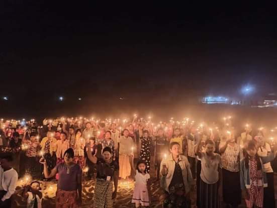 TostevinM's tweet photo. Prayers near the river bank in Monywa, Myanmar, after the worst day of bloodshed since the coup. At least 38 people were killed by the junta’s forces, the United Nations said. #WhatsHapppeningInMyanmar https://t.co/sJB2cvru8b