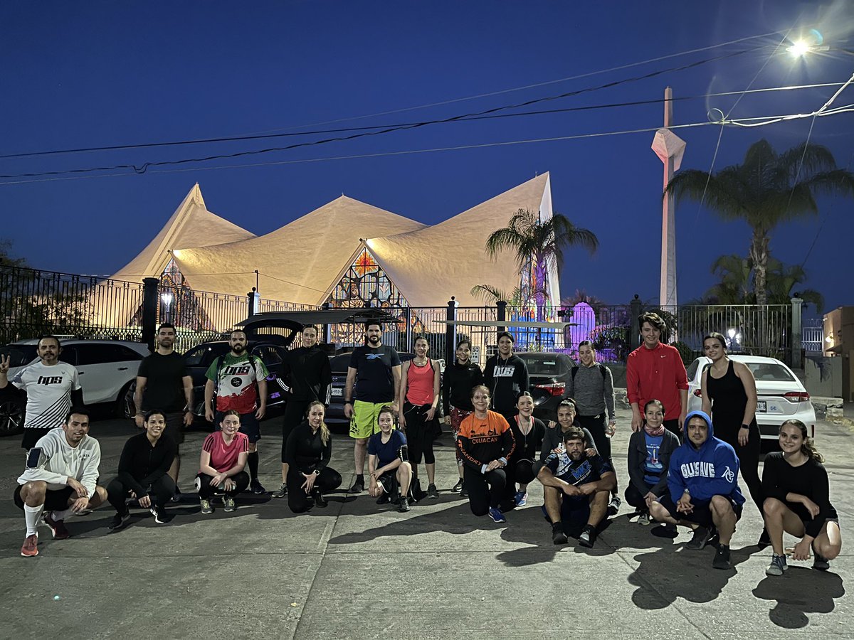 hpsteam1's tweet image. No es fácil levantarnos a las 4AM para correr. Mucho amor al arte, felicidades team. #5amrun #respect #hpsteam #HardWorkPaysOff