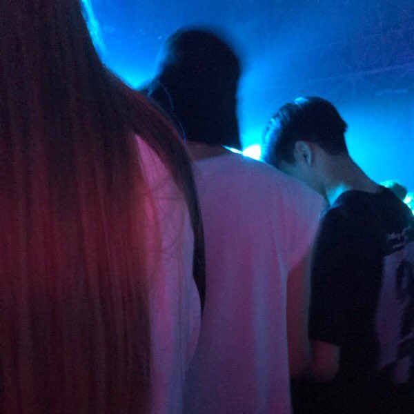 RT @chweposts: When Kino and Vernon went to an Ariana Grande concert together https://t.co/51aRgBQ6wM