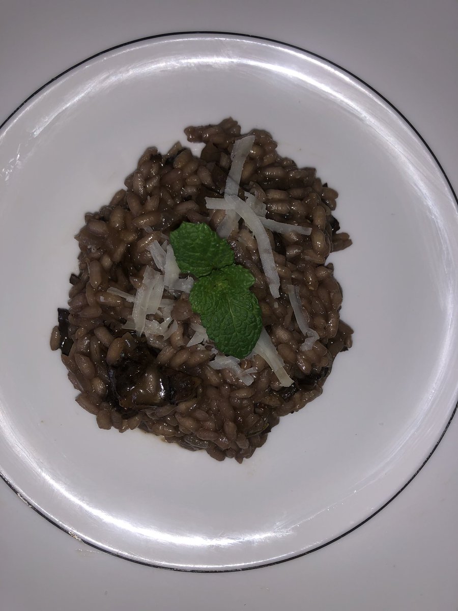 CBCookingClub_'s tweet photo. ✨Fungi & Red Wine Risotto✨
• 2 cup dried Porcini mushroom
• 2 tablespoons butter
• medium onion
• garlic clove
• vegetable broth
• arborio rice
• red wine
• parmesan cheese
• salt
#CBCookingClub #CookingWithCait https://t.co/eLAhf2RIIr