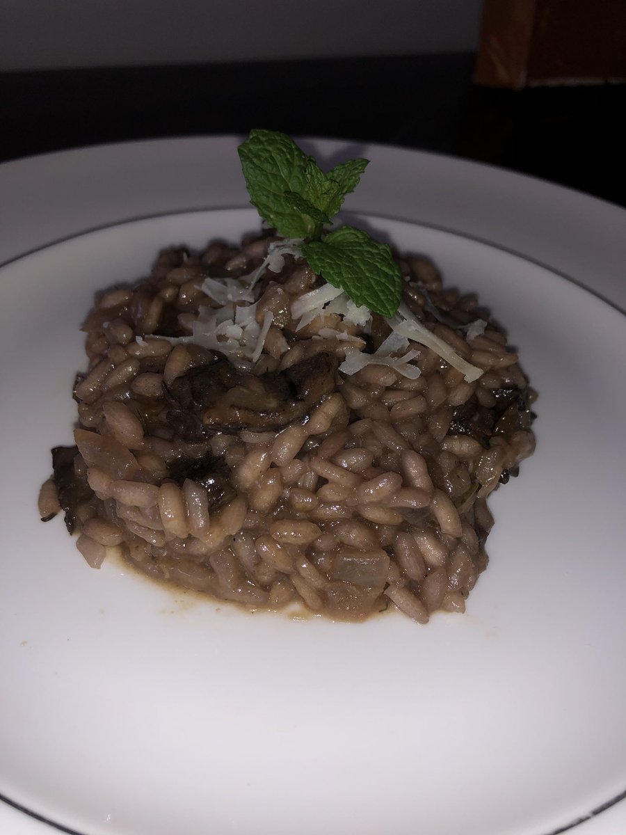 CBCookingClub_'s tweet photo. ✨Fungi & Red Wine Risotto✨
• 2 cup dried Porcini mushroom
• 2 tablespoons butter
• medium onion
• garlic clove
• vegetable broth
• arborio rice
• red wine
• parmesan cheese
• salt
#CBCookingClub #CookingWithCait https://t.co/eLAhf2RIIr
