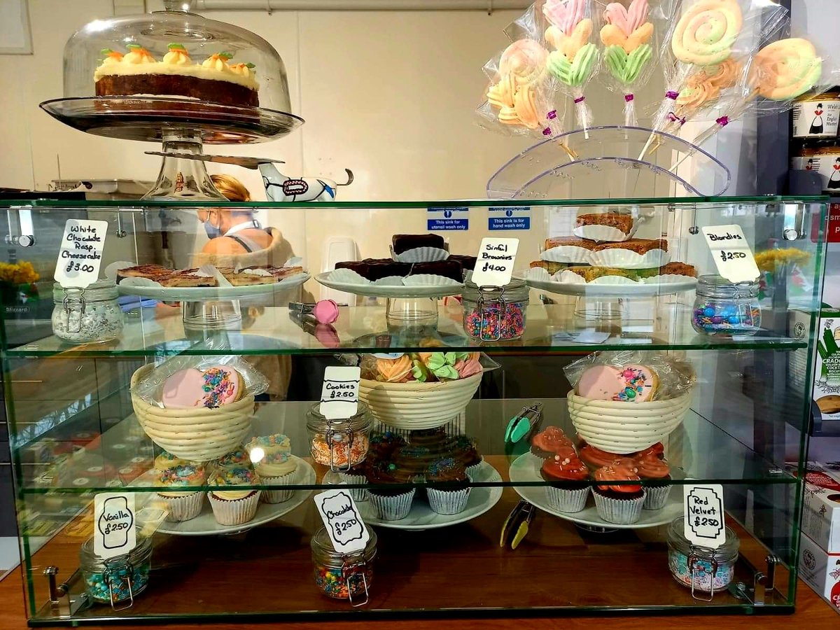 Today we had guest baker Sasselina Sweets take over our cake counter and transform it into a wonderful world of colourful treats! Dont worry if you missed out she's back again tomorrow from 11AM but be quick to avoid disappointment #sweettooth #willywonka #cakefriday  🧁🍭🧁🍭