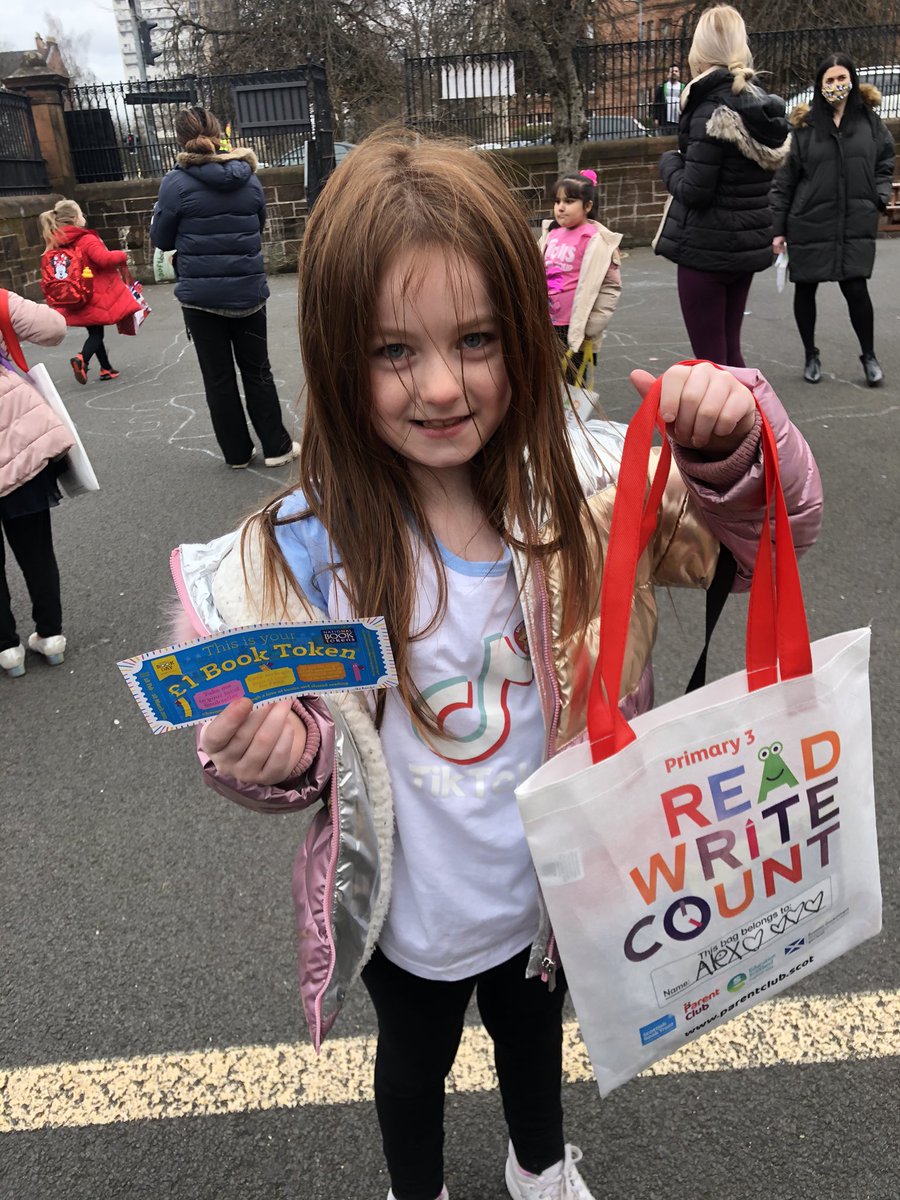 A was so excited to spot the main character of #LookUp had the same hairstyle as her! Thank you @ReadWriteCount - we love our bags #ibroxreads2021 #WorldBookDay