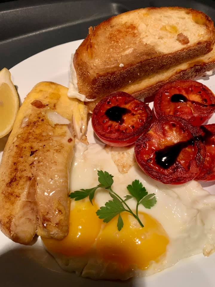 DAFTrucksUK's tweet photo. Amazing pictures shared by Robert, cooking up a storm in his cab. 🌩️ What's the best meal you've had in yours? 🤔
🍳Share them with us! #DAF #cabcooking https://t.co/EBWp6QxcVk